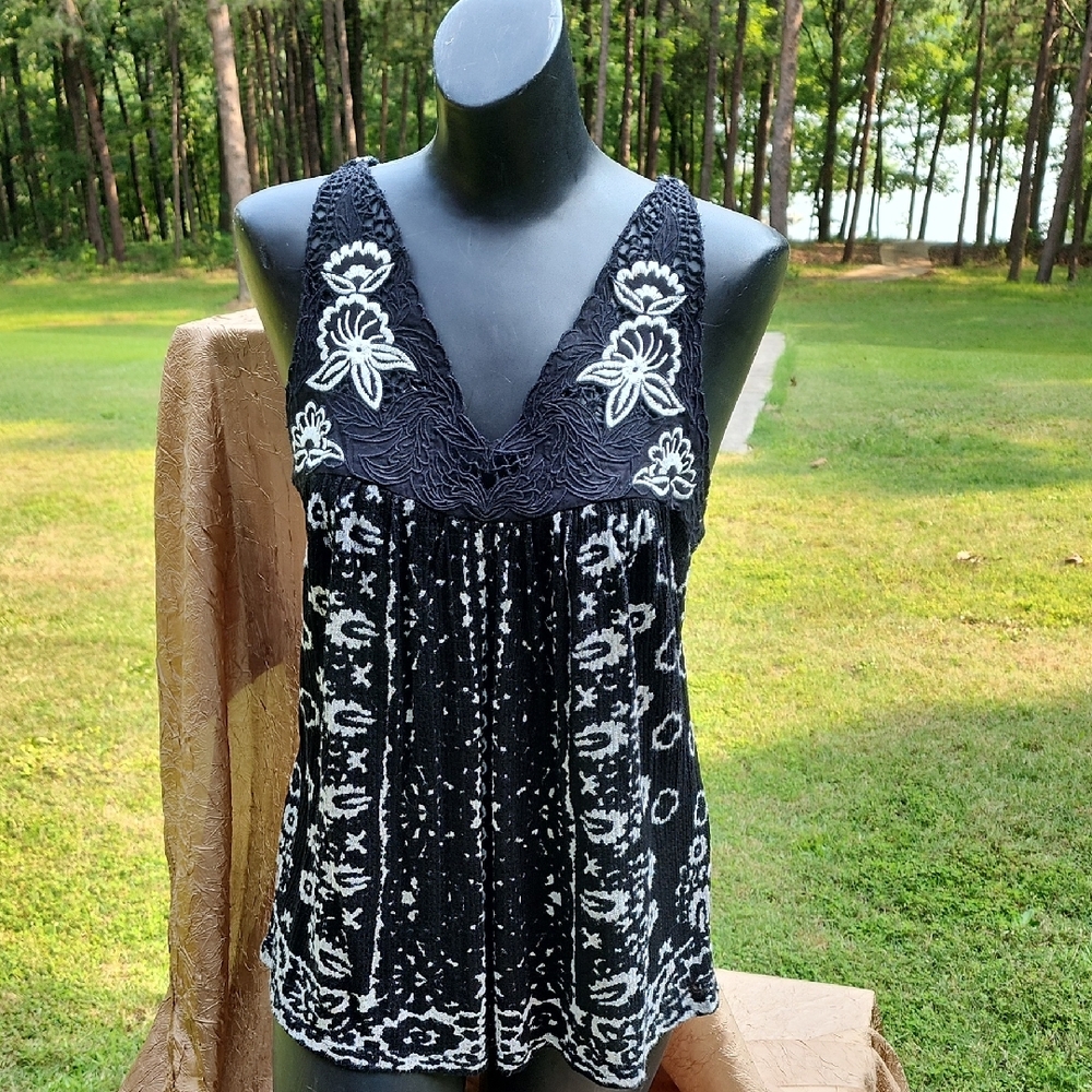 Black and White Embroidered Sleeveless Top